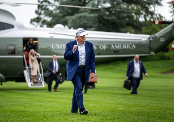 Tribunal de apelaciones restablece temporalmente los aranceles impuestos por Donald Trump
