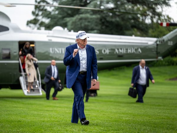 Tribunal de apelaciones restablece temporalmente los aranceles impuestos por Donald Trump