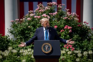 Trump ordena suspender entrevistas de visas para estudiantes extranjeros