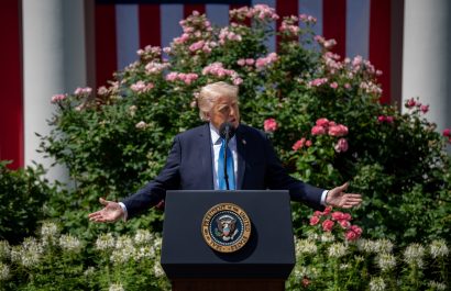 Trump ordena suspender entrevistas de visas para estudiantes extranjeros
