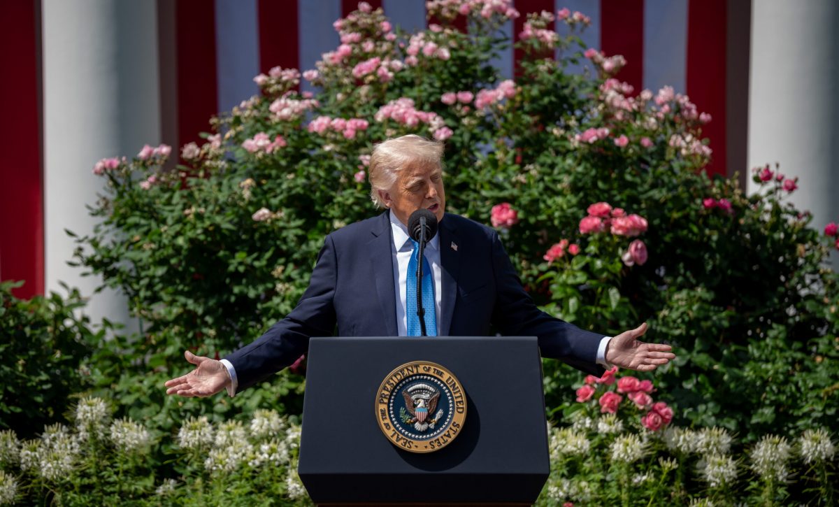 Trump ordena suspender entrevistas de visas para estudiantes extranjeros
