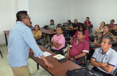 UNE firma convenios para capacitar a docentes con diplomados en inteligencia artificial y pedagogía
