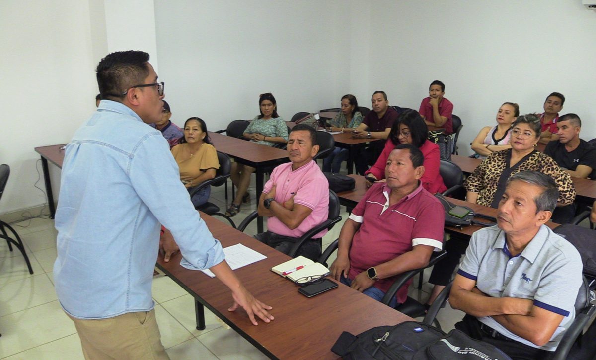 UNE firma convenios para capacitar a docentes con diplomados en inteligencia artificial y pedagogía