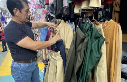 Eduardo Martínez, asegura que los comerciantes se están abasteciendo de a poco, con artículos de la temporada escolar.