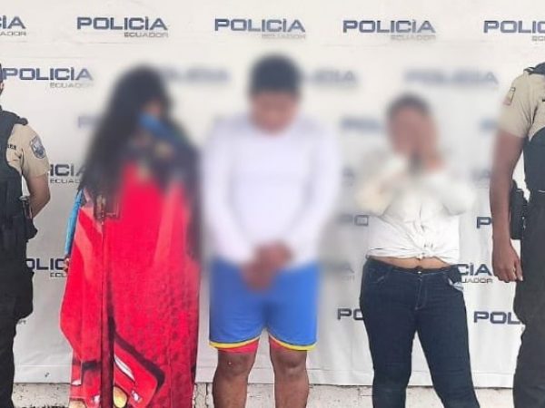Un agente de tránsito asesinado y otro herido de bala dejó un ataque armado dentro de una urbanización privada en Machala, provincia de El Oro.