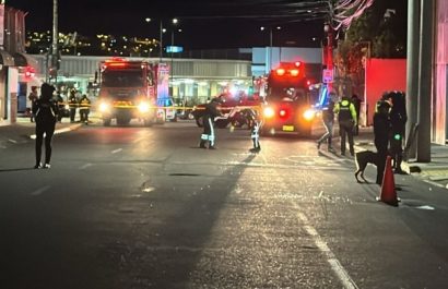Un atentado con explosivos ocurrió en el norte de Quito y dejó varias personas heridas y dos vehículos dañados.