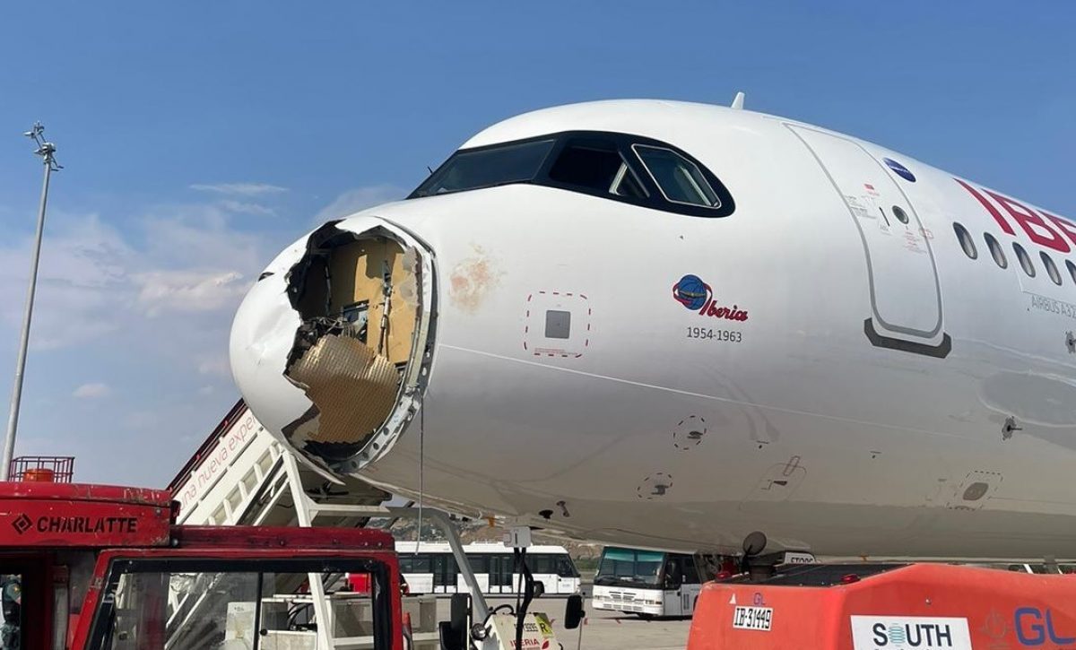 Un avión de Iberia con destino a París se vio forzado a realizar un aterrizaje de emergencia en el aeropuerto de Barajas, Madrid.