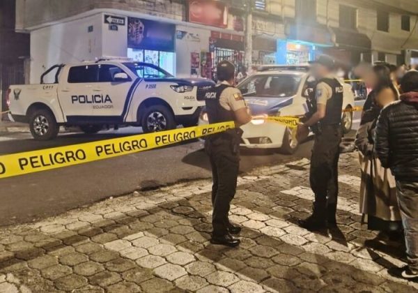 Un barbero asesinado de varios disparos, en su peluquería, dejó como saldo un ataque armado registrado en Carcelén Bajo, norte de Quito.