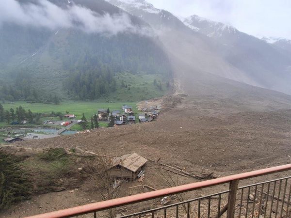 Un colapso masivo del glaciar Birch sepultó gran parte del pueblo de Blatten, en el valle de Lötschental, en los Alpes suizos.