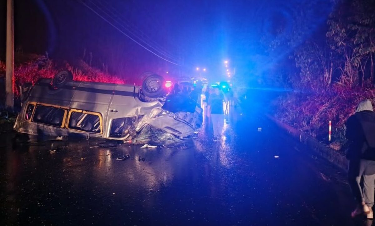 Un grave accidente de tránsito ocurrido la madrugada de este viernes en la vía Cuenca-Macas, sector Y de Patuca, dejó cuatro fallecidos.