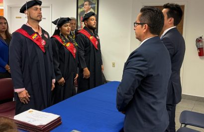 Un grupo de migrantes ecuatorianos celebraron su incorporación como nuevos bachilleres en una ceremonia en el Consulado de Ecuador en New Jersey.