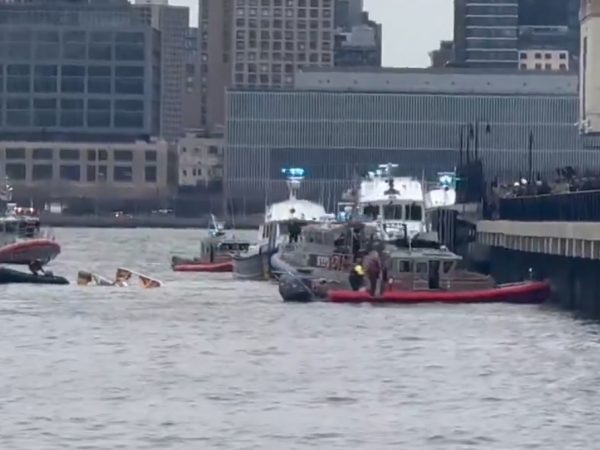Un helicóptero cayo al rio Hudson