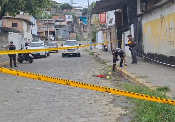 Un hombre asesinado dejó un ataque armado el mediodía de este martes en el sector Villas de Los Choferes, parroquia San Pablo, en Portoviejo.
