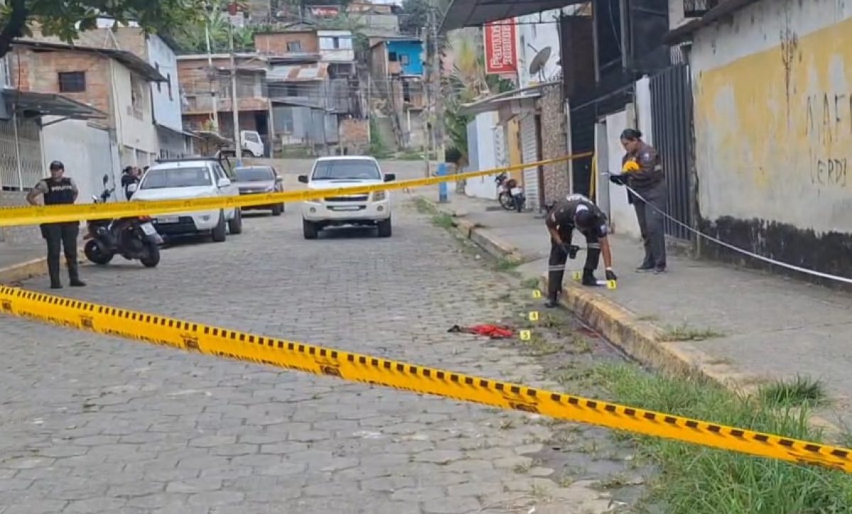 Un hombre asesinado dejó un ataque armado el mediodía de este martes en el sector Villas de Los Choferes, parroquia San Pablo, en Portoviejo.