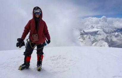Un hombre murió al intentar ayudar a una alpinista atrapada a 7.000 metros de altura; rescate se canceló
