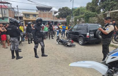 Un hombre resultó asesinado de varios disparos este martes 5 de agosto a las 12h50 en los exteriores de un colegio, en Portoviejo.