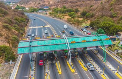 Un juez suspende provisionalmente una resolución del Gobierno que finalizaba la delegación de la vía Portoviejo-Montecristi a la Prefectura de Manabí.