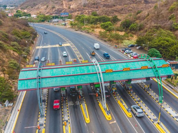 Un juez suspende provisionalmente una resolución del Gobierno que finalizaba la delegación de la vía Portoviejo-Montecristi a la Prefectura de Manabí.