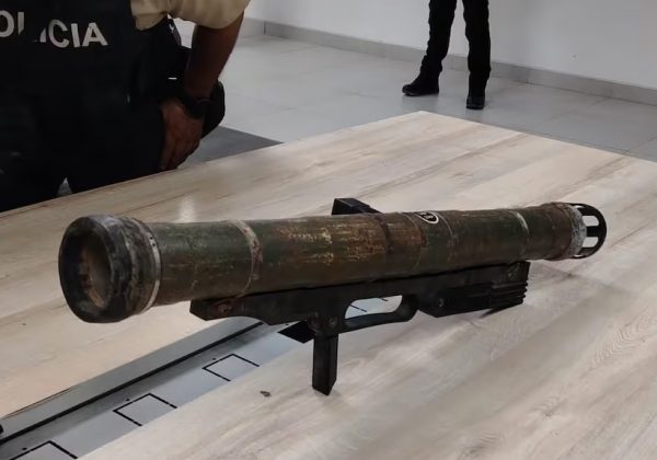 Un lanzagranadas, arma de alto poder destructivo, presuntamente de origen europeo se encontró durante un patrullaje en el distrito Nueva Prosperina