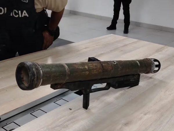 Un lanzagranadas, arma de alto poder destructivo, presuntamente de origen europeo se encontró durante un patrullaje en el distrito Nueva Prosperina