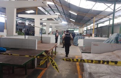 Un muerto y un policía herido en el mercado de Santa Ana