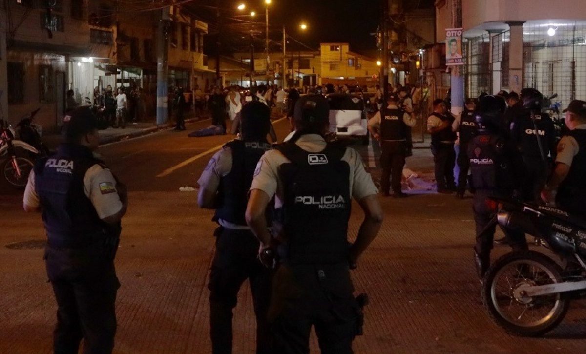Un supuesto accidente de tránsito, en Guayaquil, terminó con una mujer baleada en la cabeza, informó la Policía Nacional.