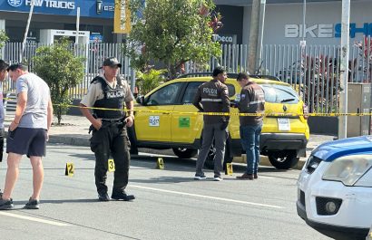 Un taxista identificado preliminarmente como Jhonny Flores, de aproximadamente 38 años, fue asesinado de varios disparos.