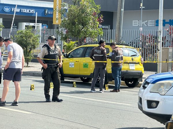 Un taxista identificado preliminarmente como Jhonny Flores, de aproximadamente 38 años, fue asesinado de varios disparos.