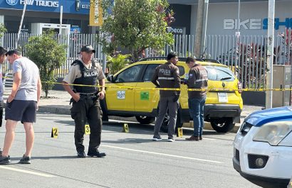 Un taxista identificado preliminarmente como Jhonny Flores, de aproximadamente 38 años, fue asesinado de varios disparos.