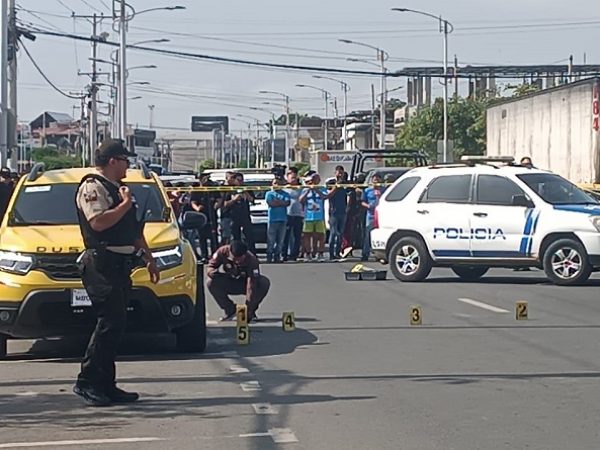 Un taxista identificado preliminarmente como Jhonny Flores, de aproximadamente 38 años, fue asesinado de varios disparos.