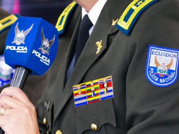 Un teniente coronel de la Policía de Estado Mayor frustró un asalto armado en el sector Alangasí, Valle de Los Chillos, en Quito.