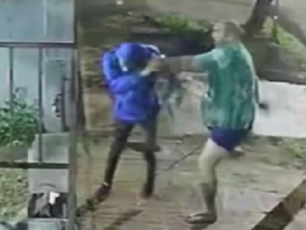 Un vecino de la ciudad El Palomar, Argentina, salió en calzoncillos de su casa y enfrentó a un ladrón que intentaba robar autopartes de un auto.