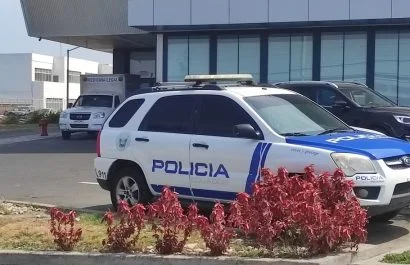 Un vendedor de encebolllados, de de 40 años, identificado como Jhonathan Solórzano Ruiz, lo dispararon la madrugada de este martes
