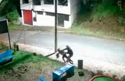 Un violento asalto dejó a una mujer brutalmente agredida por parte de un delincuente en el norte de Quito