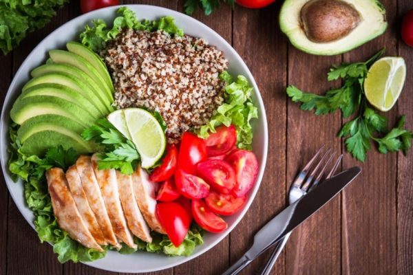 Una dieta saludable es clave para restaurar la microbiota intestinal tras consumir antibióticos