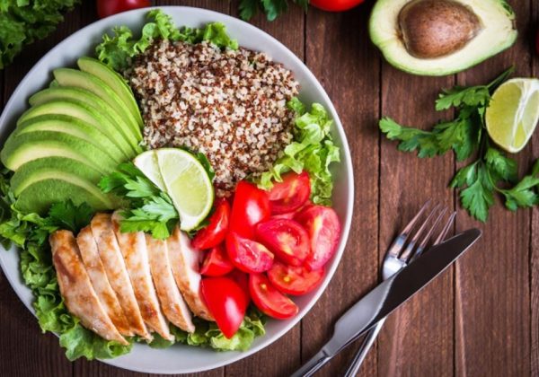 Una dieta saludable es clave para restaurar la microbiota intestinal tras consumir antibióticos