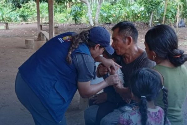 Una enfermedad que provoca fiebre, dolor abdominal, vómitos y diarrea con sangre ha causado la muerte de ocho menores de edad, en la Amazonía ecuatoriana.