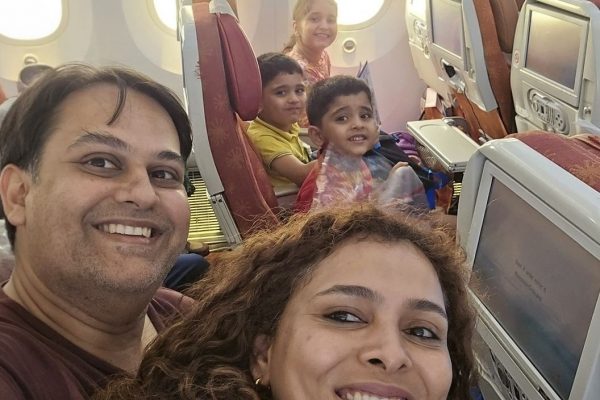 Una familia india de cinco miembros, encabezada por el ingeniero de software Pratik Joshi y la médica Komi Vyas, perdió la vida en el accidente de Air India.