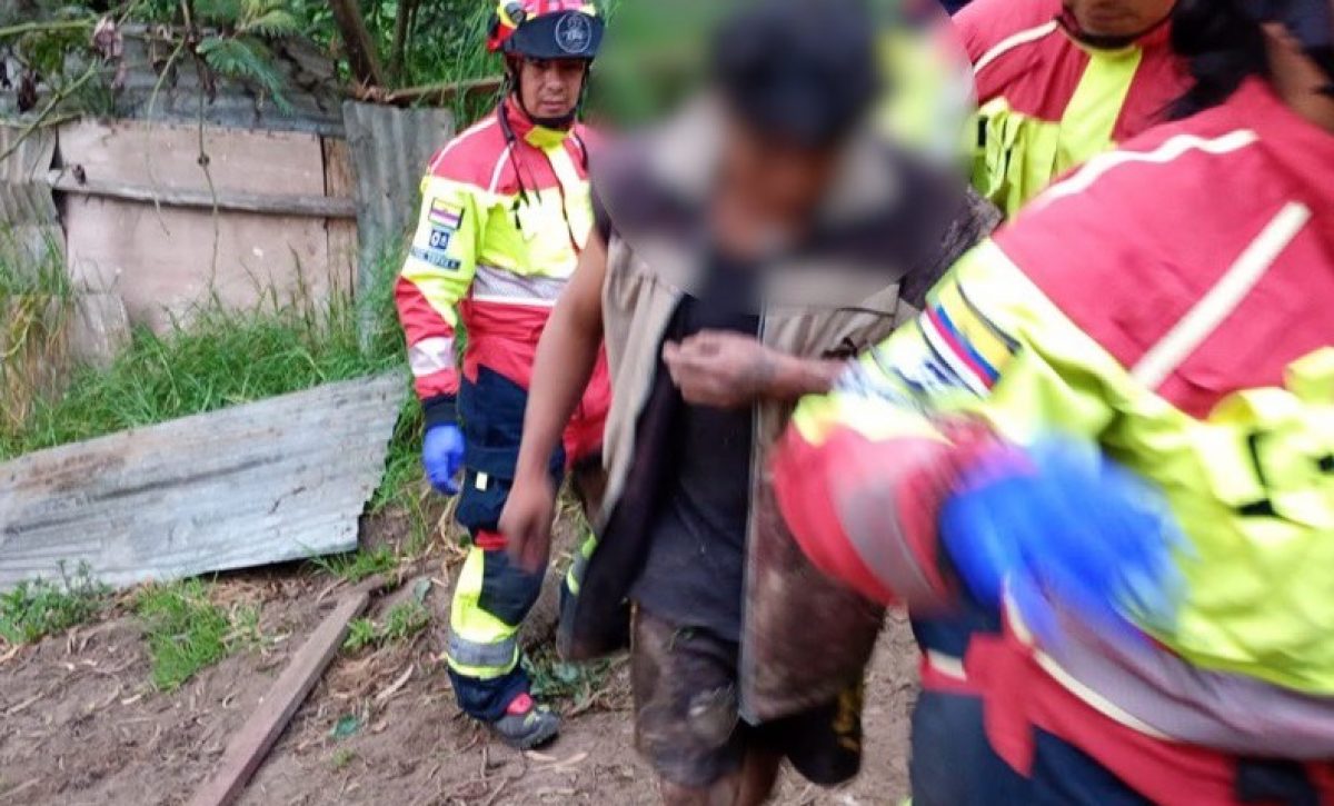 Una mujer, de 27 años, falleció y dos hombres, de 23 y 27 años, resultaron heridos tras caer a una quebrada de 70 metros de profundidad.