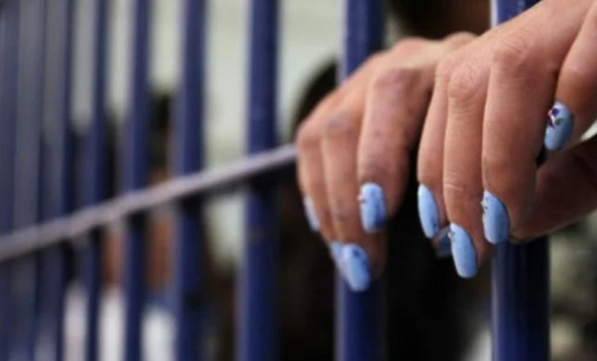 Una mujer habría matado al marido tras discutir por un cargador, el hecho sucedió frente al hijo de la pareja en Riobamba, provincia de Chimborazo. Internet.