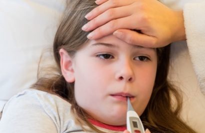 Los niños y jóvenes no vacunados son los más vulnerables contra las peperas.