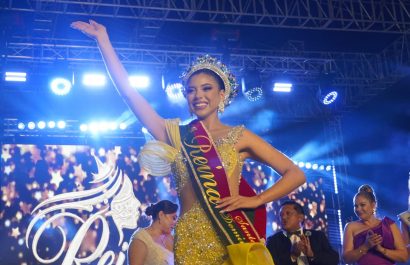 Una voz que quiere brillar: la reina de Santo Domingo sueña con ser cantante