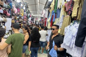 En el comercio autónomo de la calle Alajuela, en Portoviejo, el comercio se ha movido más.