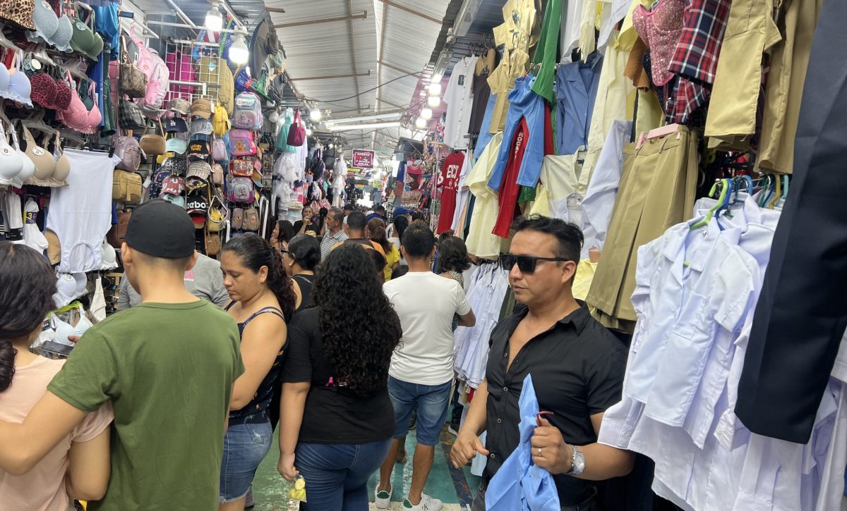 En el comercio autónomo de la calle Alajuela, en Portoviejo, el comercio se ha movido más.