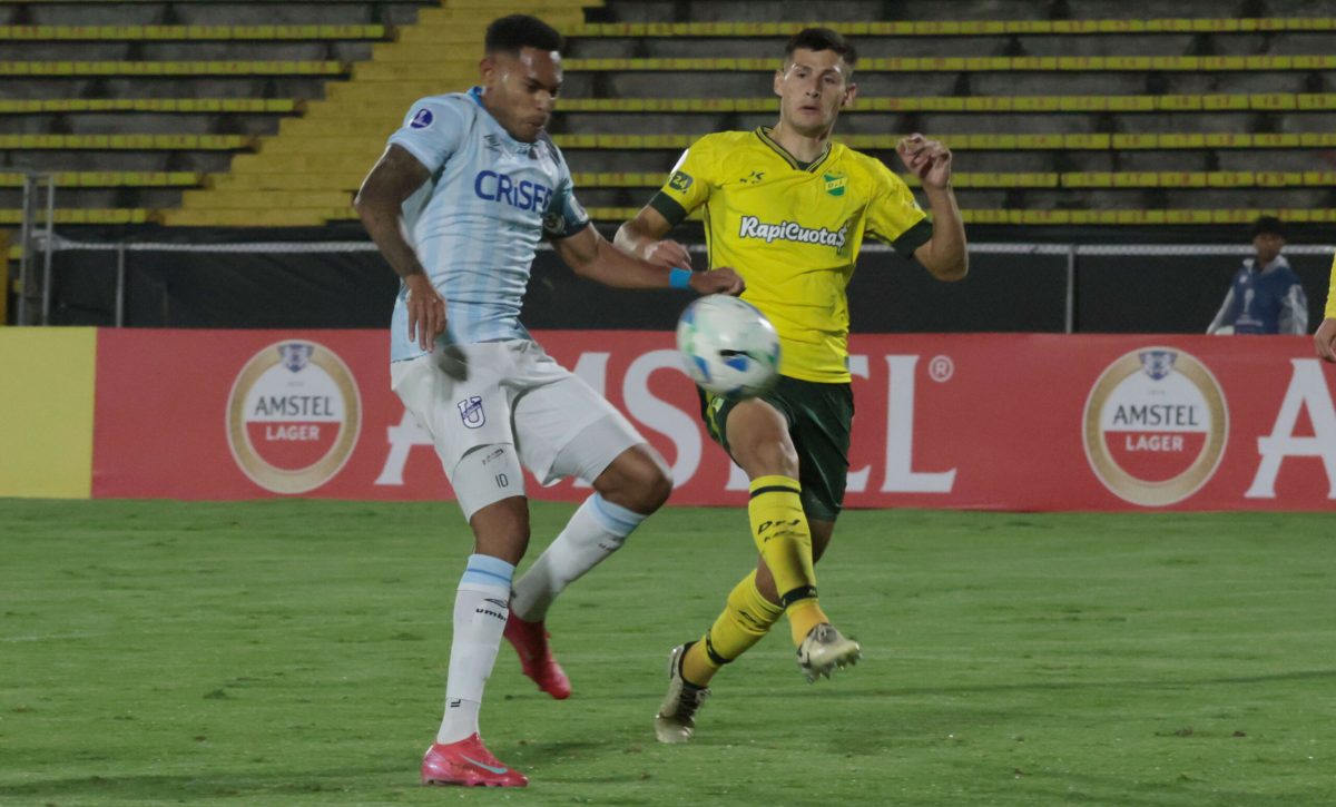 Universidad Católica busca sellar su clasificación a octavos de final ante Defensa y Justicia