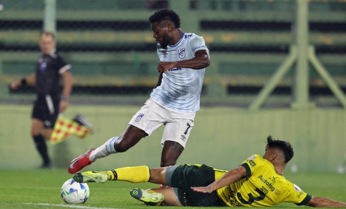 Universidad Católica empata 1-1 con Defensa y Justicia y clasifica a octavos de final
