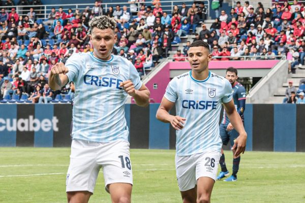 Universidad Católica se impuso con un contundente 3-0 sobre El Nacional en el estadio Banco Guayaquil, en Quito.