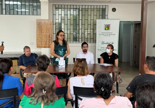 Universidad Técnica de Manabí entrega 400 glucómetros a su comunidad académica