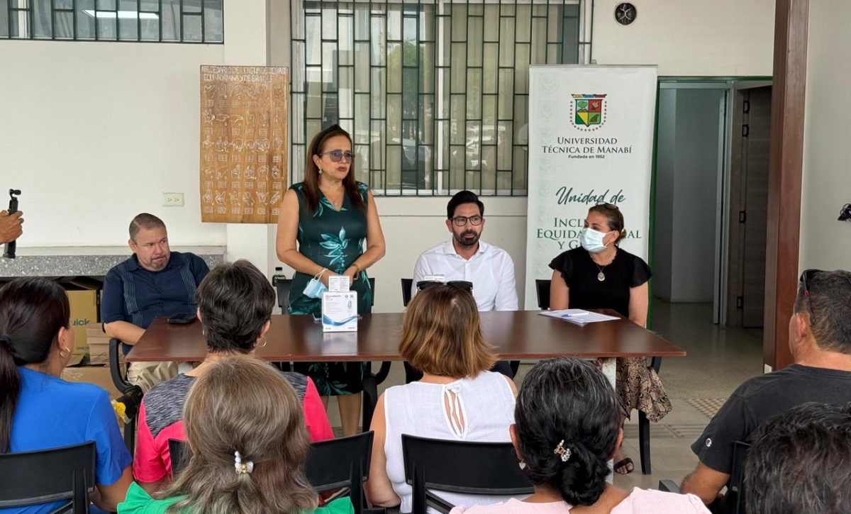 Universidad Técnica de Manabí entrega 400 glucómetros a su comunidad académica