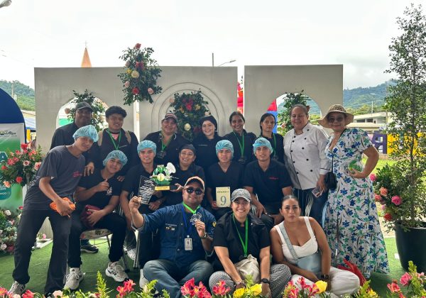 Uno de los grupos que destacó durante la feria en Quiroga.